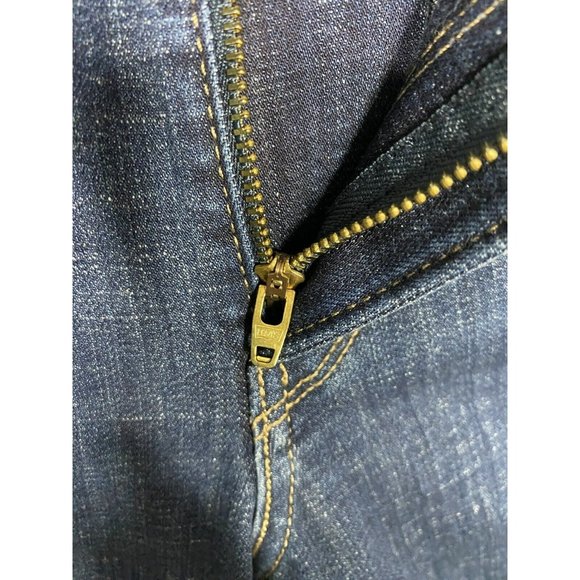 Levi’s Womens Classic Bermuda Short Mid Rise Stretch Fabric Size 10/30 Dark Blue - Picture 10 of 11